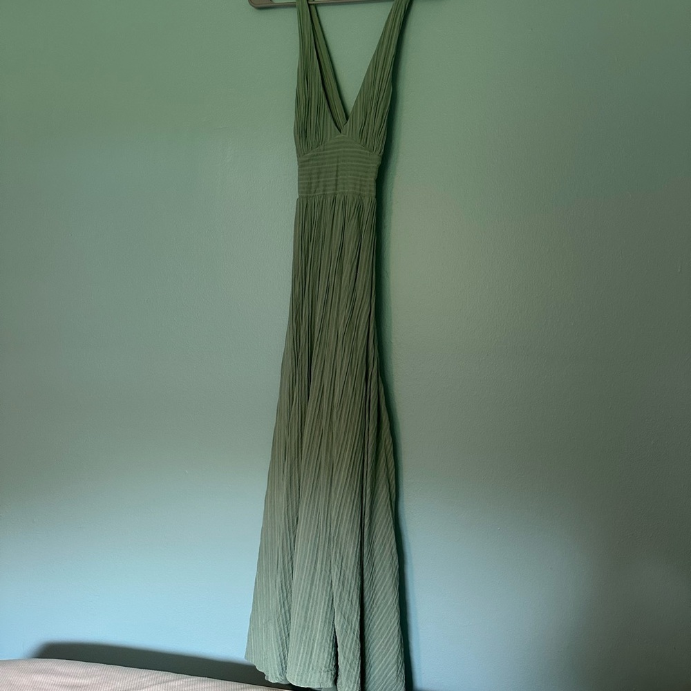 Sage Green Woven V-Neck Pleated Maxi Dress - Picture 2 of 4